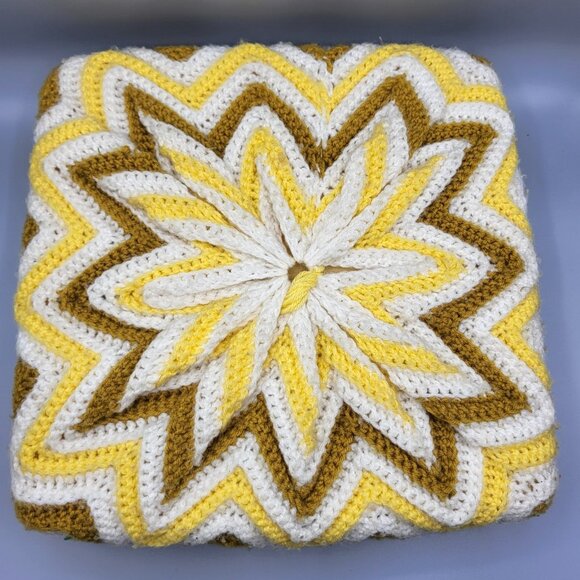 Vtg Crochet Square Granny Throw Pillow Yellow White Yarn Ruffled Handmade - Picture 5 of 11
